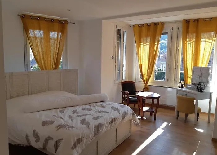 Le Marche Couvert Apartment